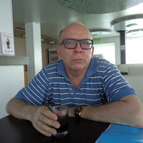 С. Ущев автор слов "Дроны", "Герои не умирают"